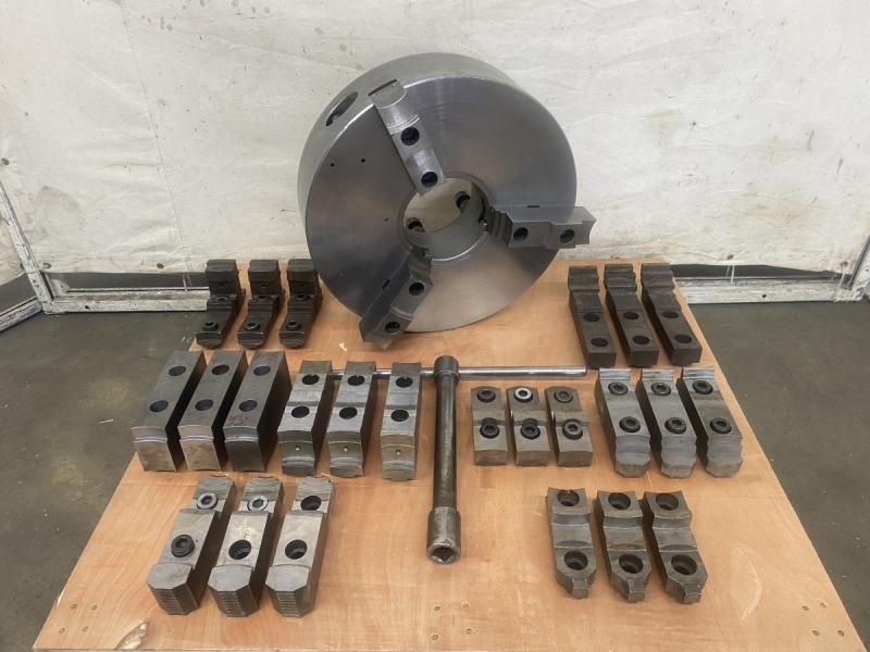 3-Backen Planspiral-Drehfutter Ø 500 mm, mit Kurzkegel DIN 55027 Gr. 11  + 6 Backensätze