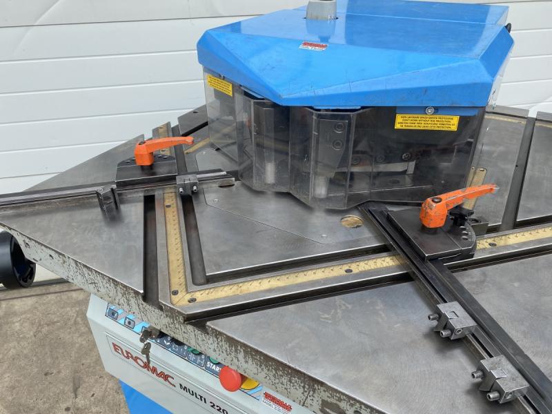 2 Stationen Ausklinkmaschine mit Winkelverstellung + Abkantmaschine, Gesenkbiegepresse