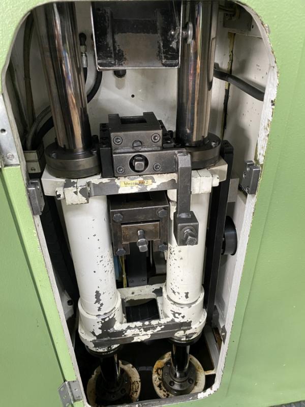 Hydraulische CNC Profil- und Nutenziehmaschine