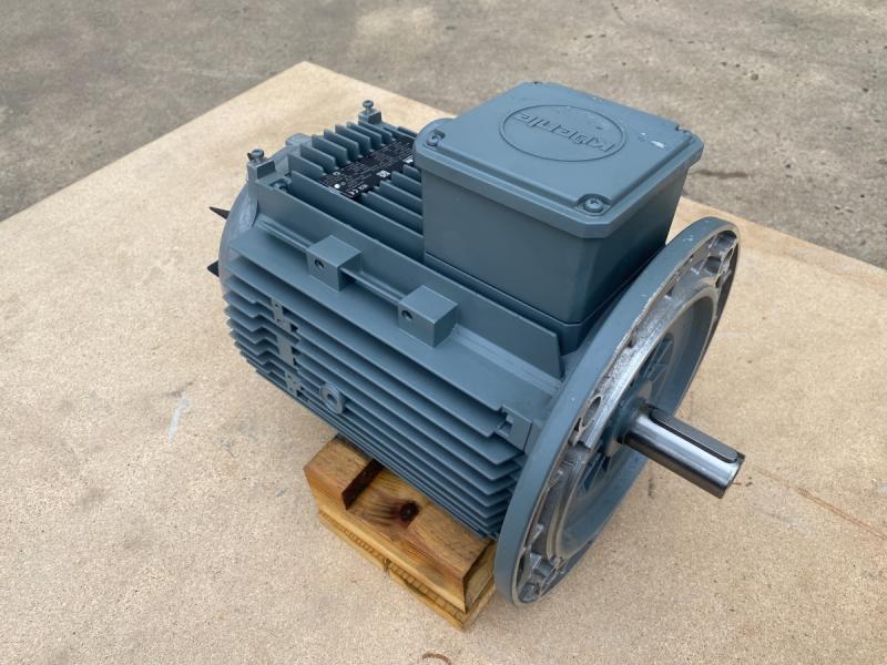 Drehstrom Elektromotor 3 kW Drehstrommotor Kraftstrommotor, E-Motor, Käfigläufer, Asynchronmotor Drehstrom Elektromotor 3 kW Drehstrommotor Kraftstrommotor, E-Motor, Käfigläufer, Asynchronmotor