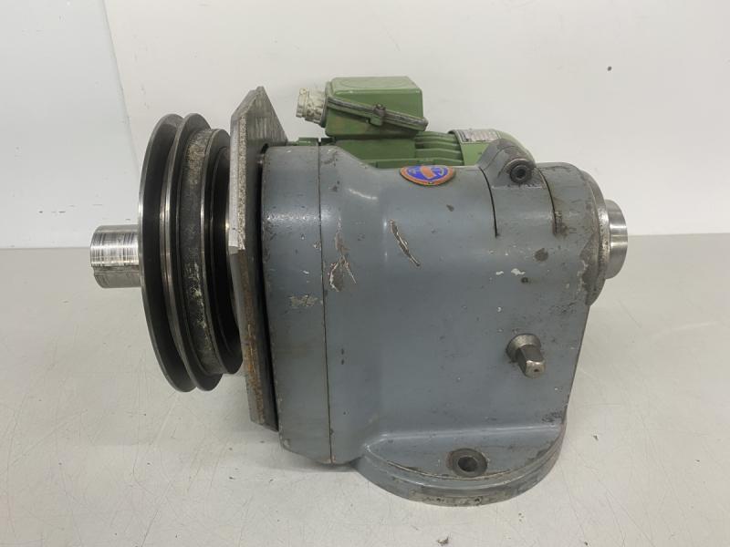 Vertikalfräskopf mit Pinolhub, Fräskopf mit Motorantrieb und MK5