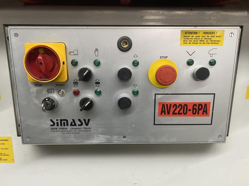 Hydr. Ausklinkmaschine mit Winkelverstellung