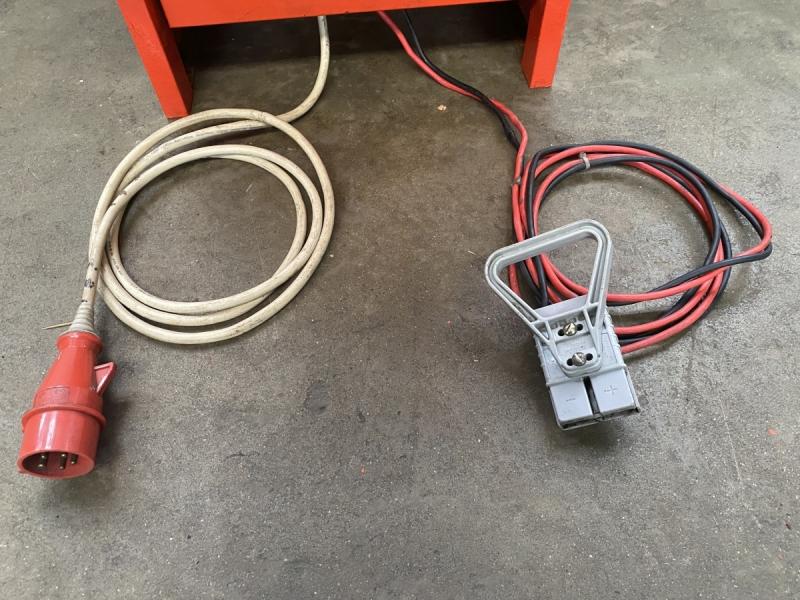 Ladegerät, Batterieladegerät