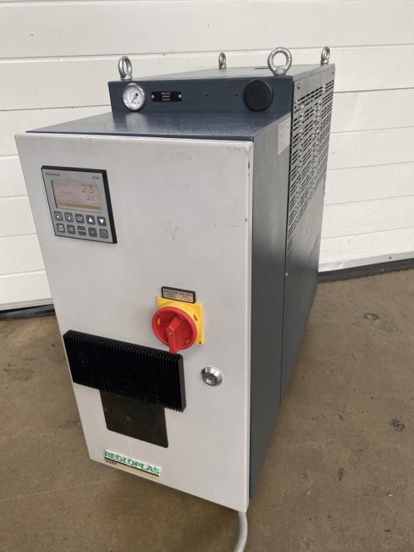 Universal Temperiergerät mit Elektroheizung und Anschlüssen für Fremdkühlung