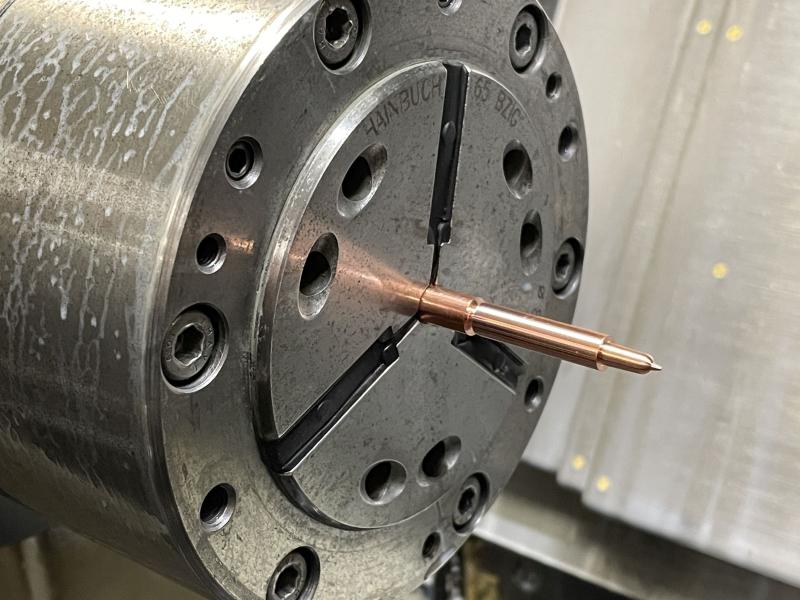 CNC Drehmaschine mit angetriebenen Werkzeugen und Y-Achse,  CNC-Steuerung FANUC Series 18i-TB