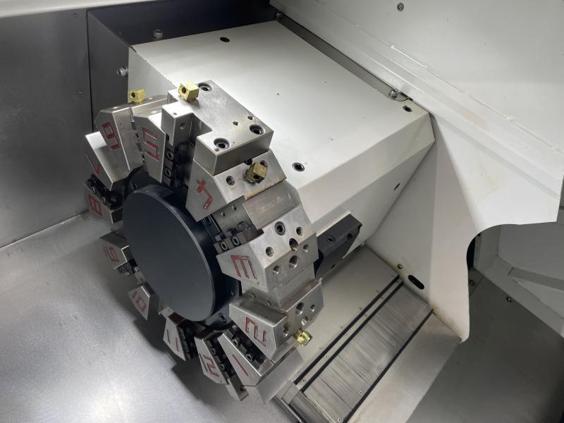 Neuwertige CNC Futter-Drehmaschine mit SIEMENS Sinumerik 828 D Basic