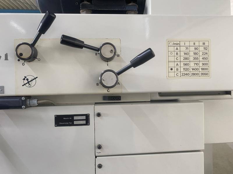 Werkzeugfräsmaschine mit CNC Steuerung Heidenhain TNC 124 Werkzeugfräsmaschine mit CNC Steuerung Heidenhain TNC 124