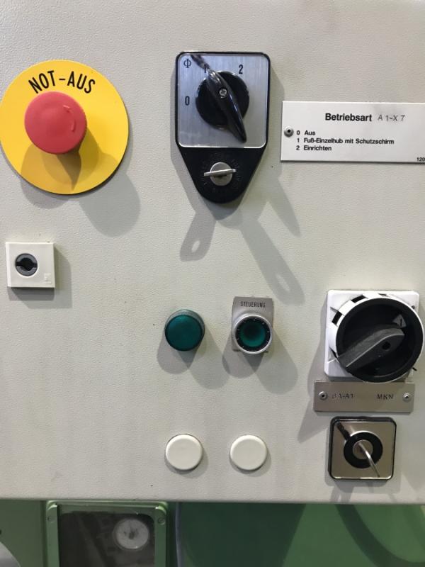 Einständer Kniehebelpresse