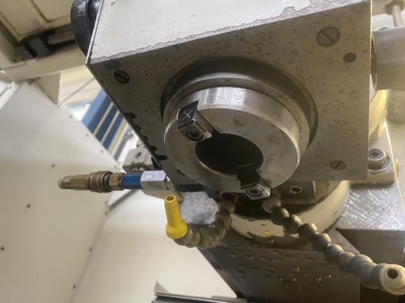 CNC Univ. Werkzeugfräsmaschine