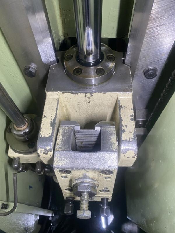 Hydraulische Nutenziehmaschine