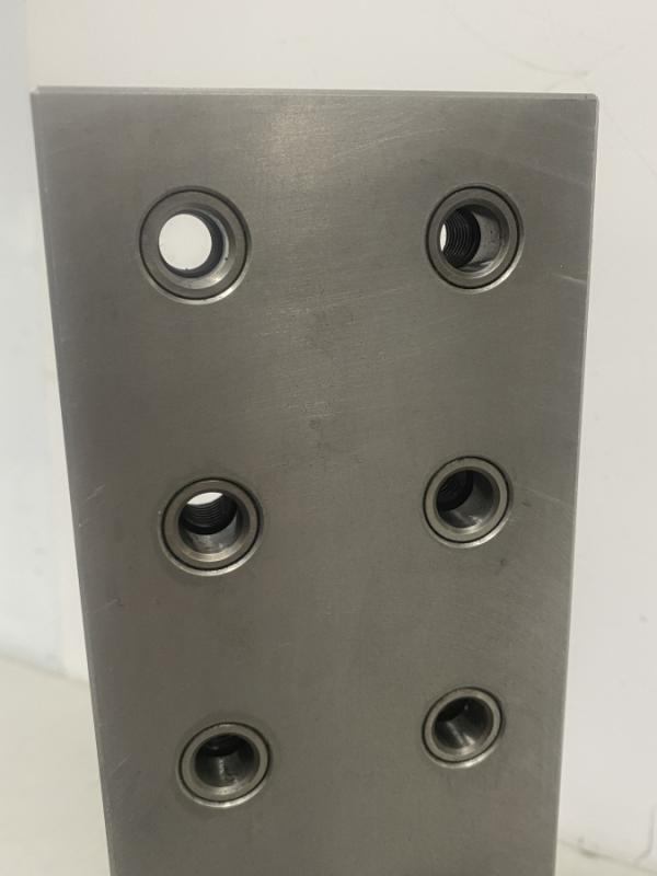 Aufspannwinkel, Winkeltisch mit Rasterbohrungen und Gewindeeinsätzen Spannturm, Präzisionswinkel