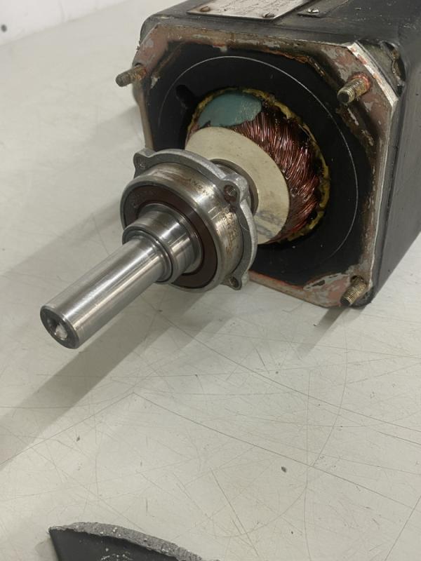 Permanentmagnet Gleichstrom-Servomotor mit HEIDENHAIN Drehgeber Permanentmagnet Gleichstrom-Servomotor mit HEIDENHAIN Drehgeber