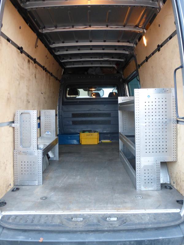 ALU Radkastenverkleidung mit Regalüberbau und Ablagefächern für Transporter, Regalsystem aus ALU