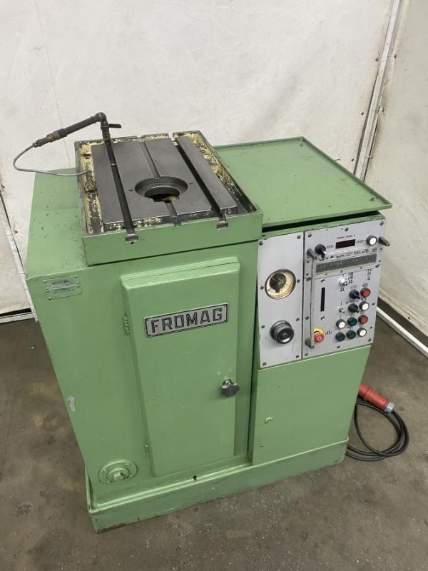 Hydraulische Nutenziehmaschine