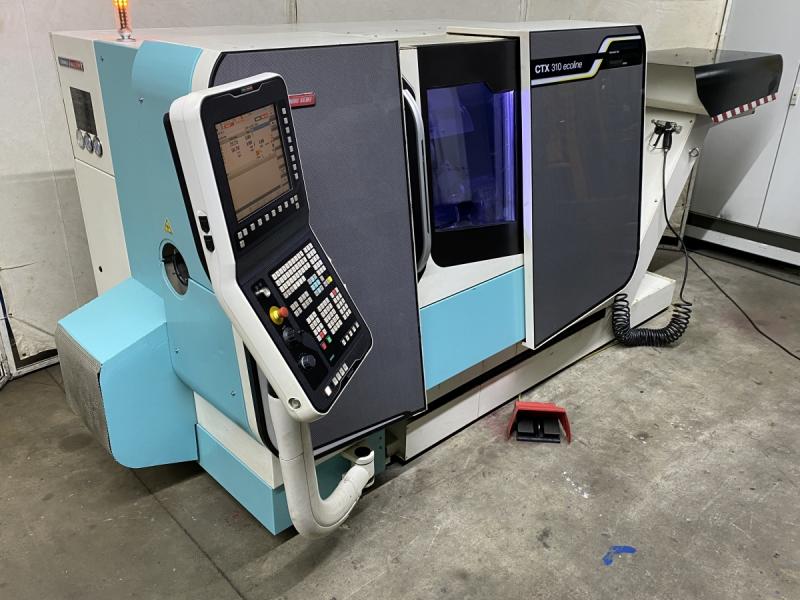 CNC Drehmaschine mit angetriebenen Werkzeugstationen