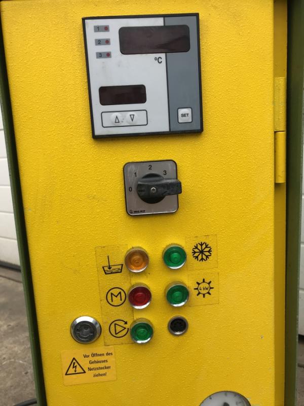 Universal Temperiergerät mit Elektroheizung und Anschlüssen für Fremdkühlung