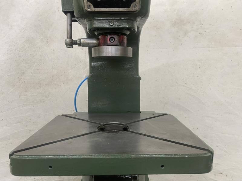 Druckluft Kniehebelpresse Druckluft Kniehebelpresse