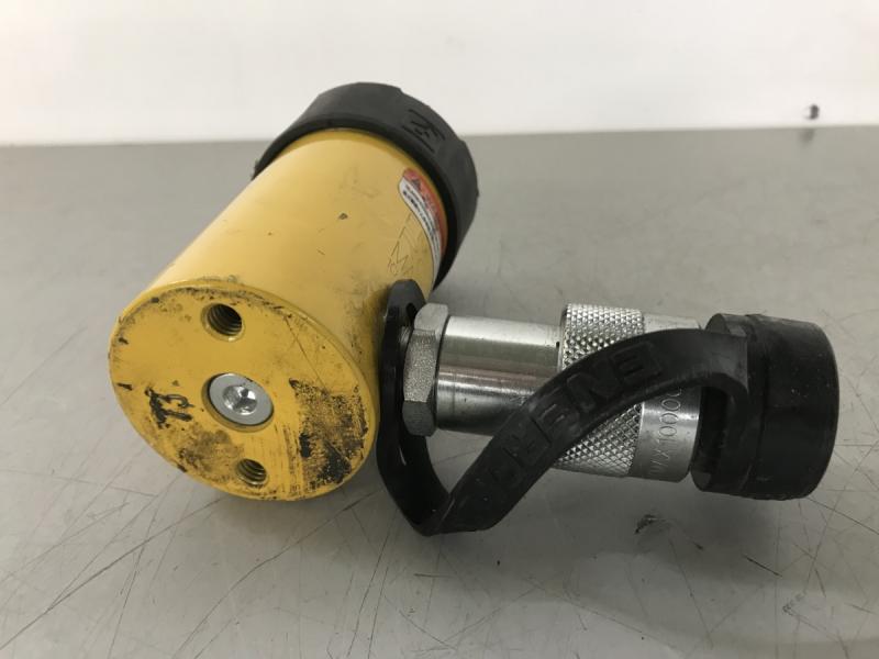 Einfachwirkender Hydraulikzylinder mit Federrückzug, Hydraulikstempel Hublast: 10 ton. 