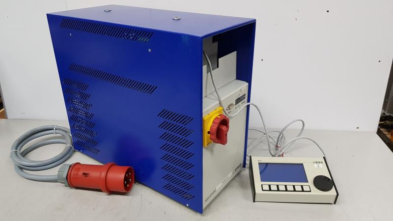 Mikroschweißkopfeinrichtung, Punktschweißanlage mit Schweißkopf, Inverterstromquelle