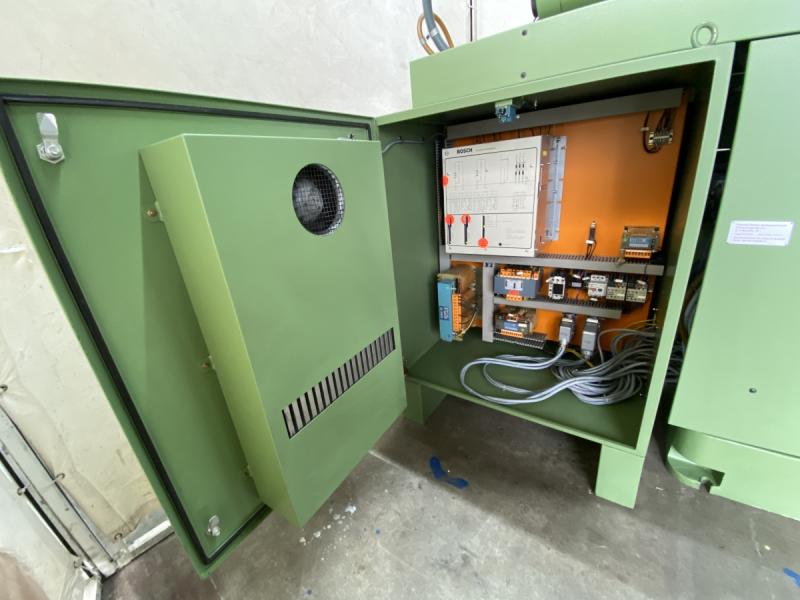 CNC Fräsmaschine, Werkzeugfräsmaschine mit Handrädern und Bahnsteuerung GRUNDIG Contur 2
