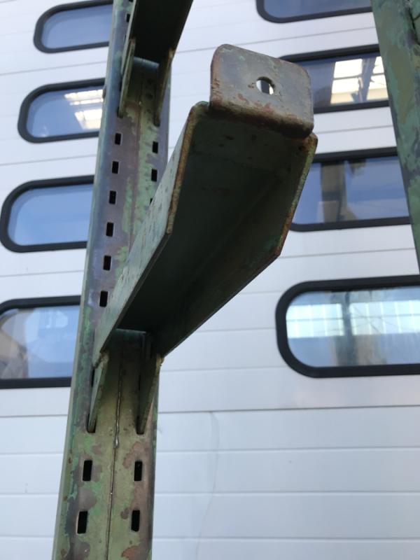 Einseitiges Kragarmregal für Stangenware