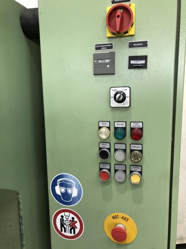 Einständer - Hydraulikpresse mit UVV Einständer - Hydraulikpresse mit UVV