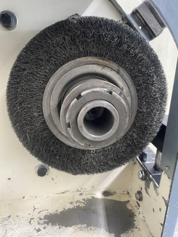 Bürstenentgratmaschine