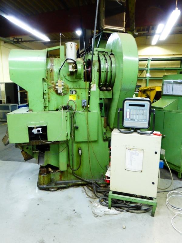 Einständer - Exzenterpresse mit Zangenvorschub