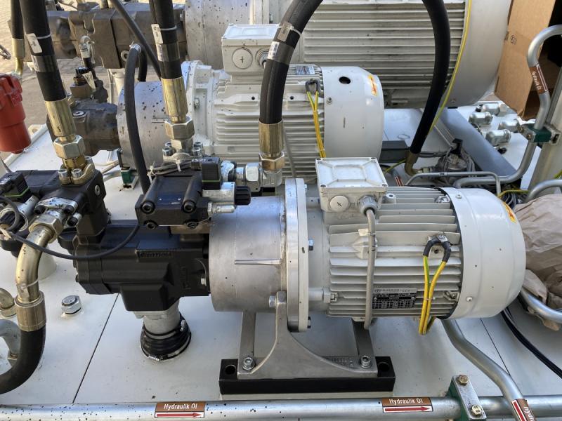 Hydraulikaggregat mit Hydraulikpumpe mit 3 Motoreinheiten bis 90 kW, bis 350 bar