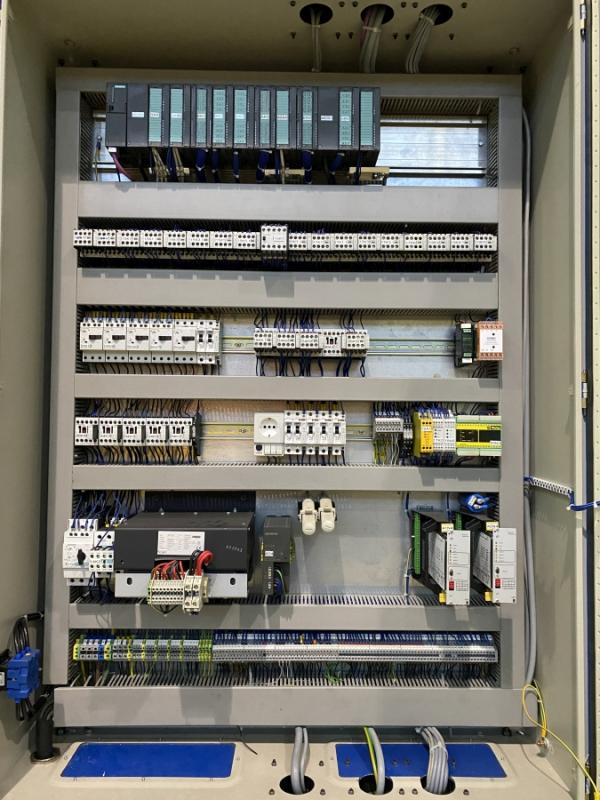 Einständer - Hydraulikpresse mit Ziehkissen