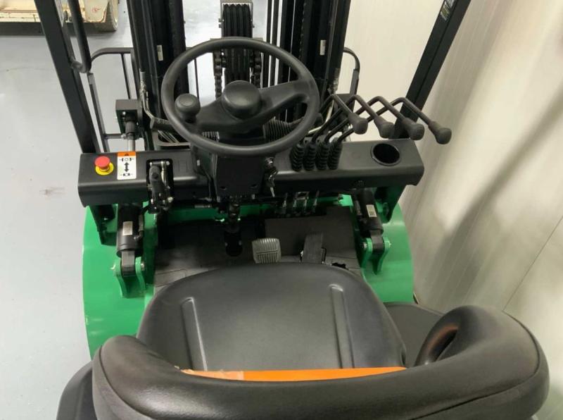 Neuer Elektro Gabelstapler, Triplex 4800 mm mit Freihub und Seitenschieber