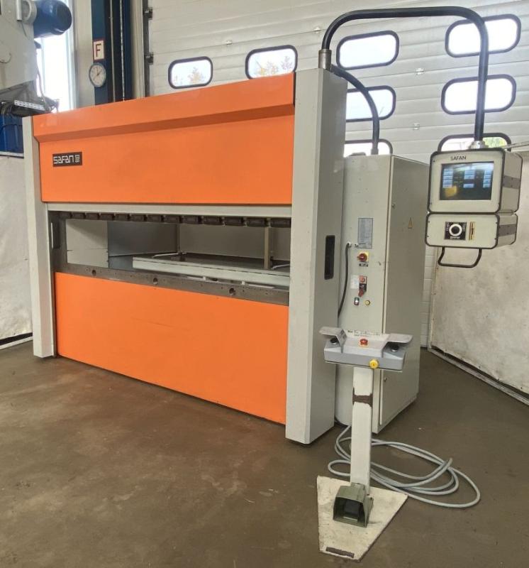 Servo Abkantpresse, Gesenkbiegemaschine mit 4-Achsen CNC Steuerung Servo Abkantpresse, Gesenkbiegemaschine mit 4-Achsen CNC Steuerung
