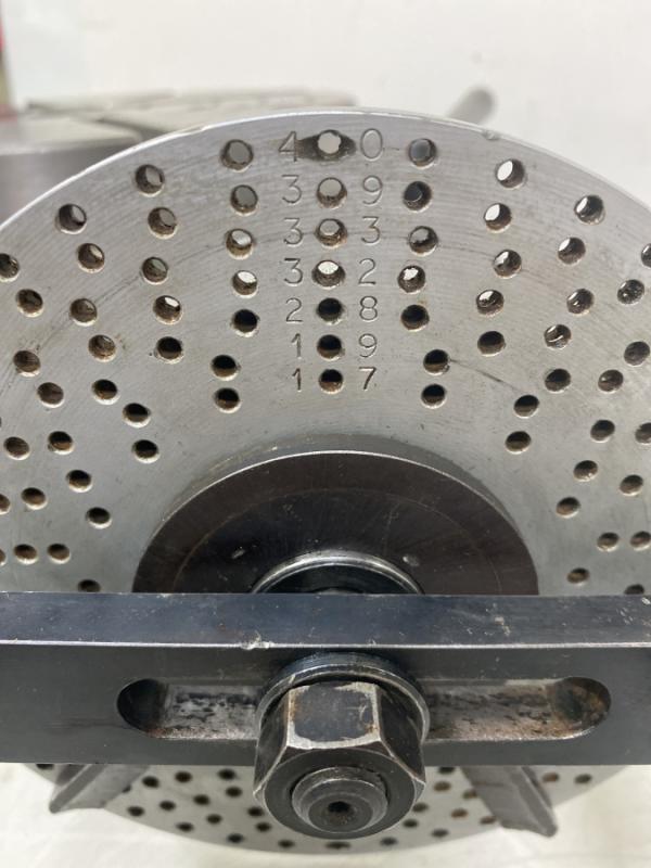 Rundtisch, Rundteiltisch mit Kurbel und Lochscheibe