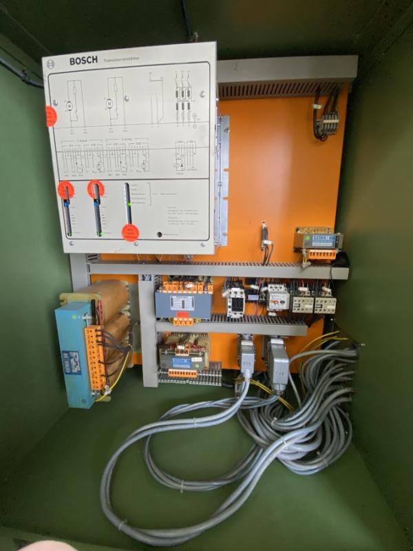 CNC Fräsmaschine, Werkzeugfräsmaschine mit Handrädern und Bahnsteuerung GRUNDIG Contur 2