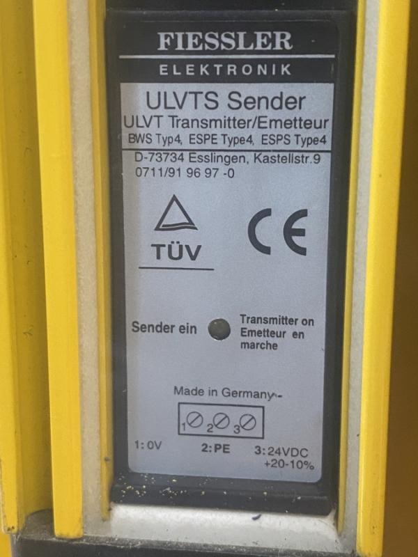 Mehrstrahl- Sicherheits- Lichtschranke, 1 Sender + 1 Empfänger + 2 Reflektoren