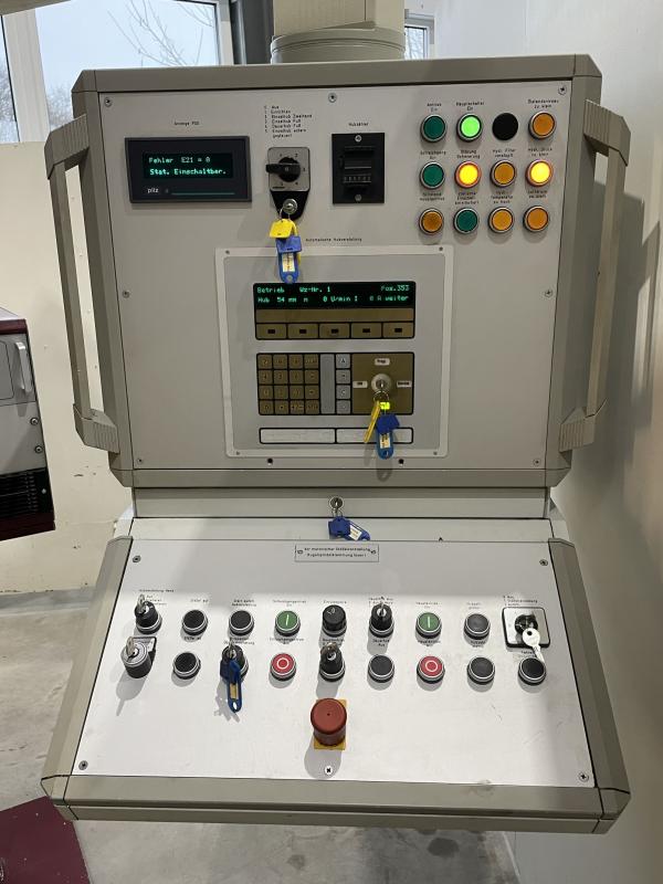 Einständer - Exzenterpresse mit Walzenvorschub MABU