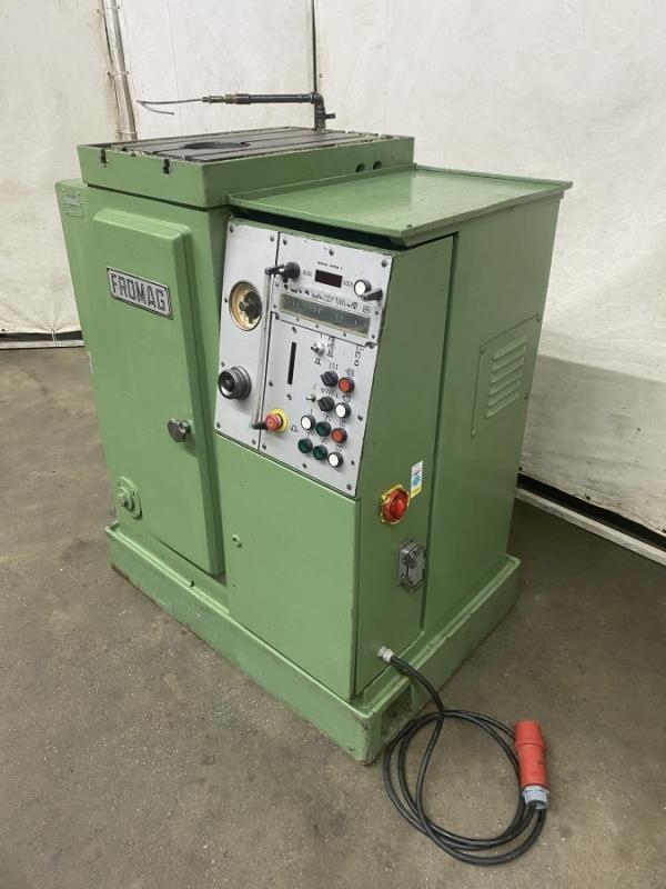 Hydraulische Nutenziehmaschine