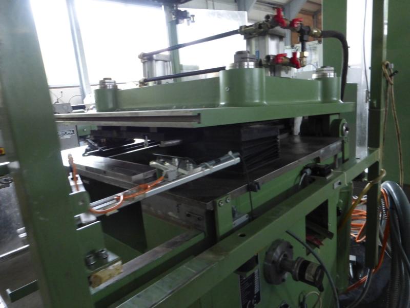 Rahmenstanze - Flachbettstanze mit Vorschub für den Einsatz von Bandmesser Stanzwerkzeugen