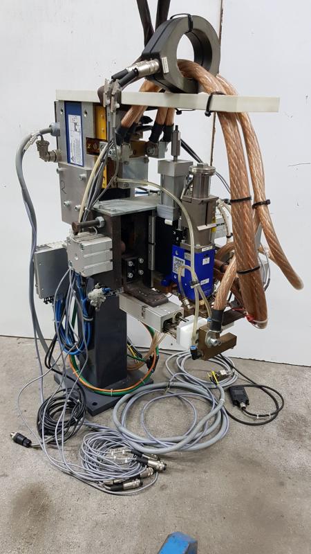 Mikroschweißkopfeinrichtung, Punktschweißanlage mit Schweißkopf, Inverterstromquelle