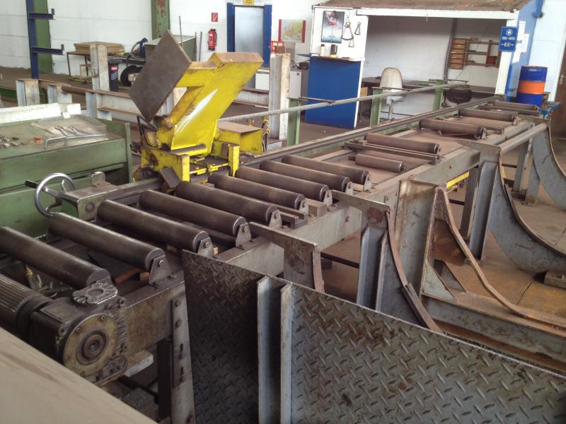 Säulengeführter Bandsäge Halbautomat bis Ø 380 mm mit Bündelspanneinrichtung und Materialanschlag