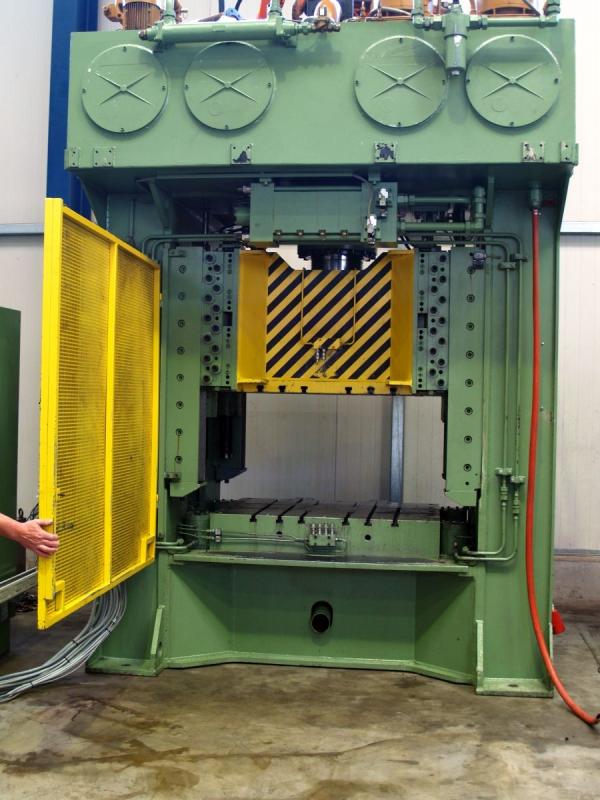 Doppelständer - Hydraulikpresse mit Festanschlag und Schnittschlagdämpfung Doppelständer - Hydraulikpresse mit Festanschlag und Schnittschlagdämpfung