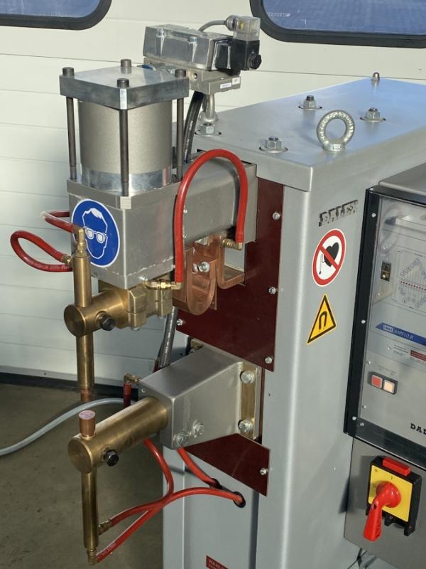 Punktschweißmaschine, Buckelschweißmaschine