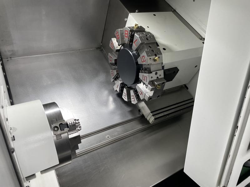 Neuwertige CNC Futter-Drehmaschine mit SIEMENS Sinumerik 828 D Basic