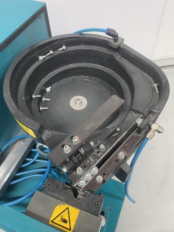 Vibrationsförderer als Schraubenzuführung mit pneumatik Schrauberstativ Eco Line