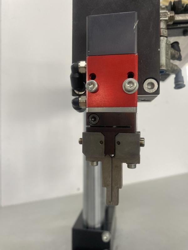 Pneumatischer Pick & Place Manipulator, Ladeeinheit wie Scara Roboter mit Parallel-Greifer