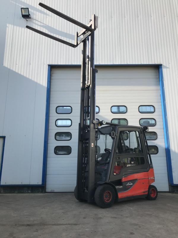 Elektro Gabelstapler Traglast 2500 kg mit Batterie aus Bj. 2019 + Ladegerät