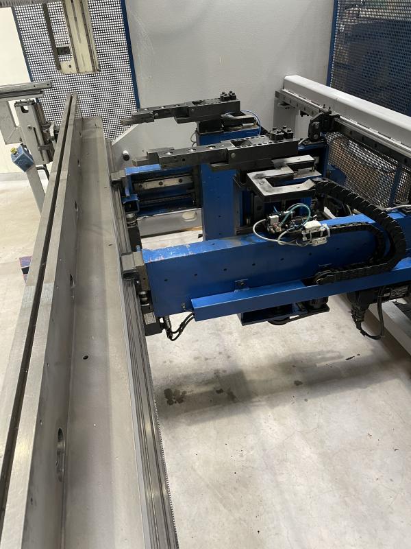 CNC Abkantpresse mit 6-Achsen Hinteranschlag und CYBELEC Steuerung