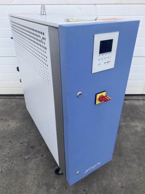 Universal Temperiergerät Oil Advanced mit Elektroheizung und Anschlüssen für Fremdkühlung