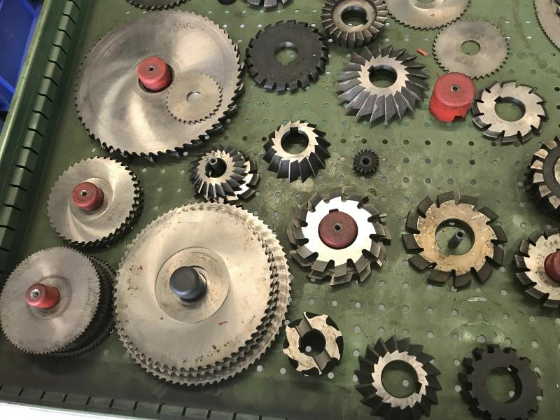 Posten Scheibenfräser (über 70 Stück), Sägeblätter, Schwalbenschwanzfräser,  Radiusfräser