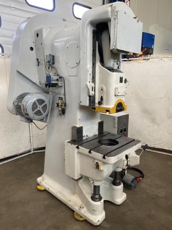 Einständer - Exzenterpresse mit UVV